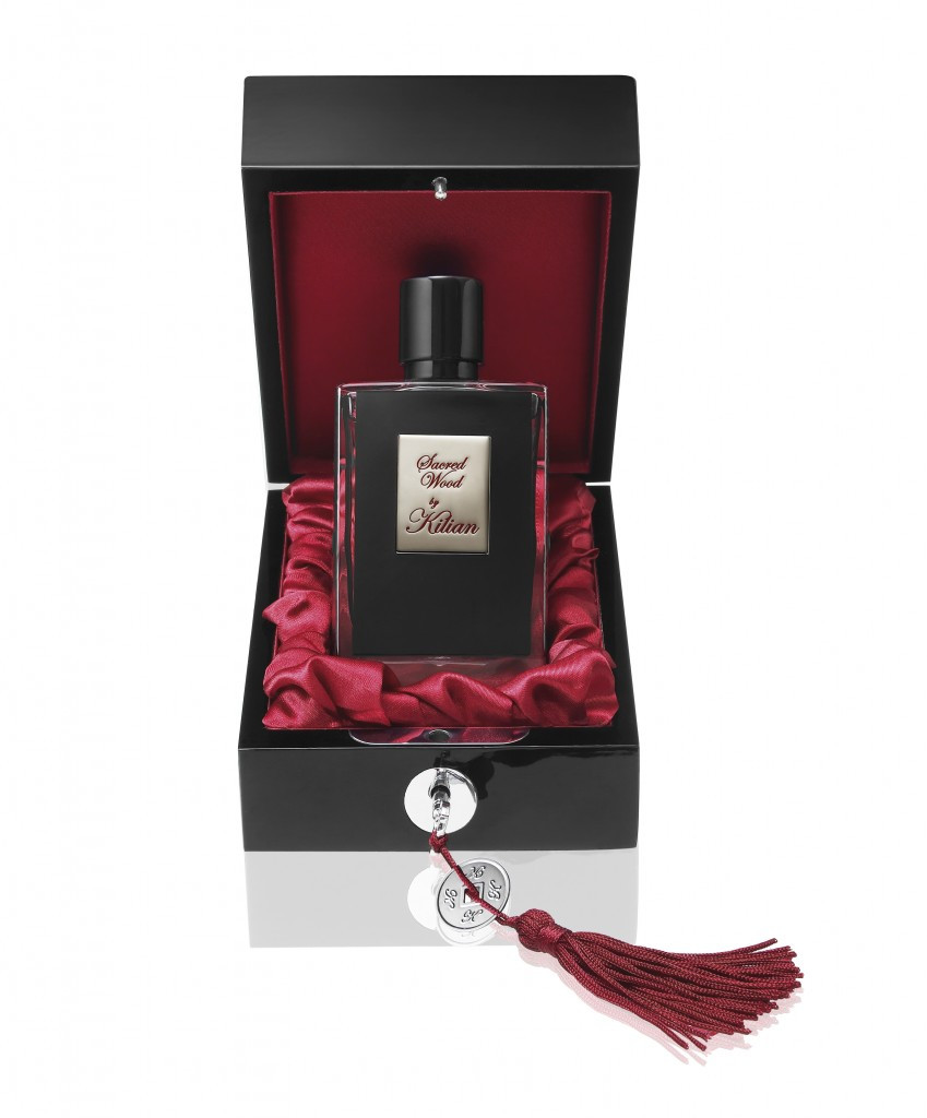 KILIAN HENNESSY MISTERIOSO E SENSUALE CON SACRED WOOD